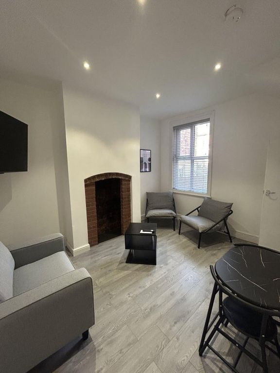 Property photo 2 of 15 8937024.Jpg