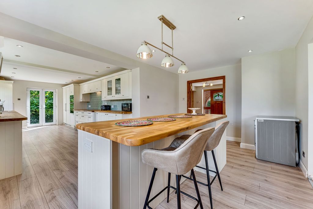 Property photo 2 of 39