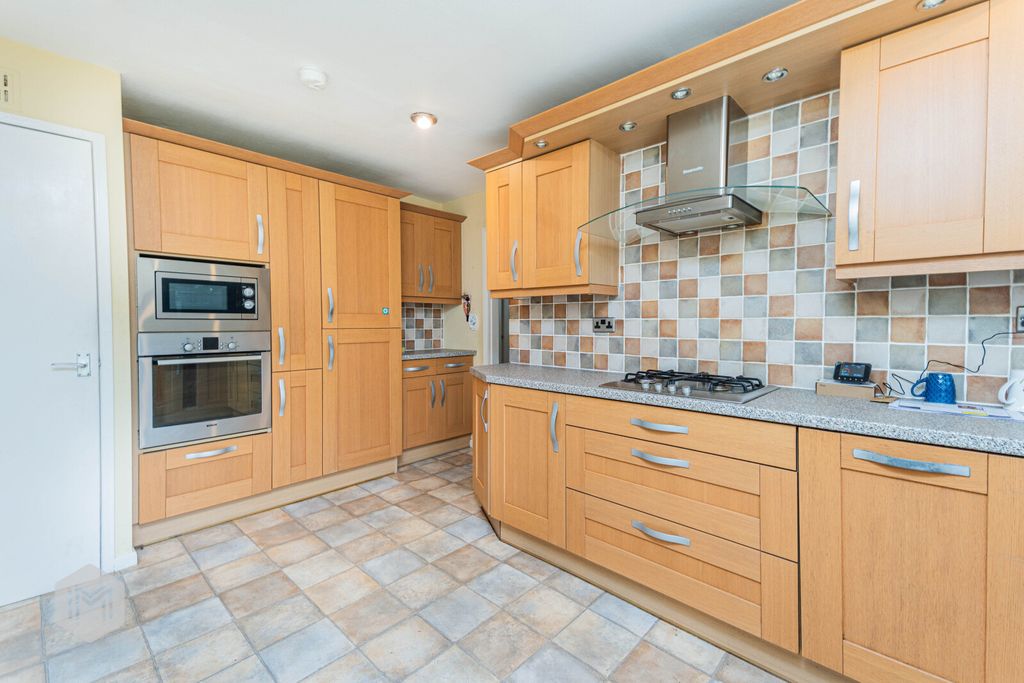 Property photo 2 of 20 Picture No. 10