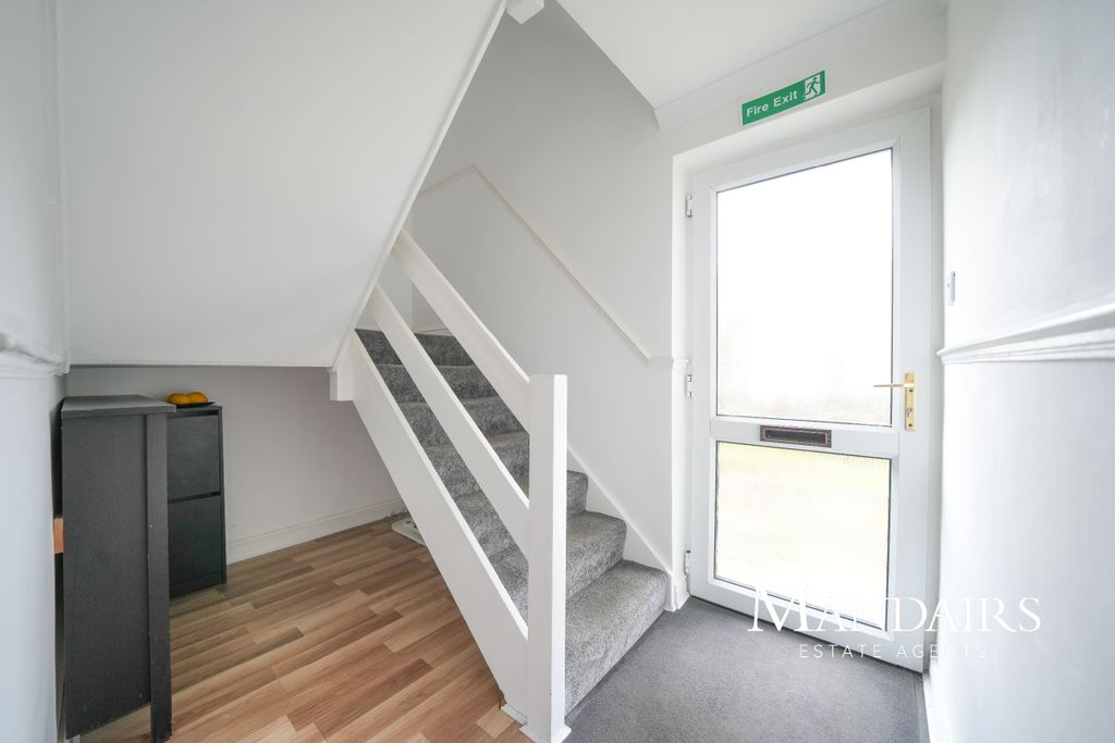 Property photo 2 of 33