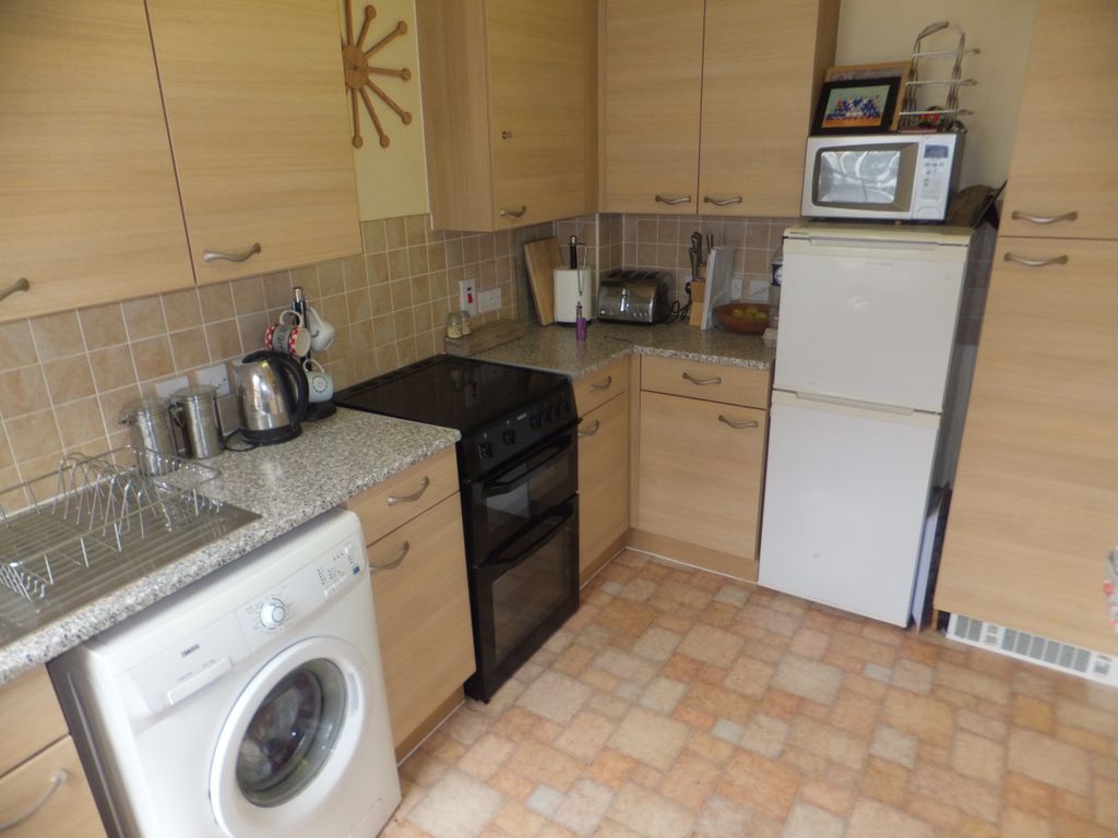 Property photo 2 of 9 Kitchen