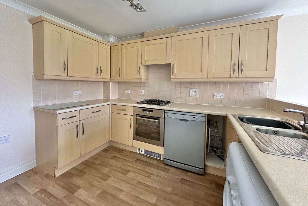 Property photo 3 of 12 Kitchen