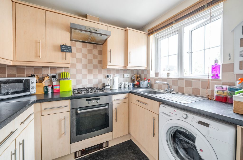 Property photo 2 of 16 1332072-8-689475Fb93055