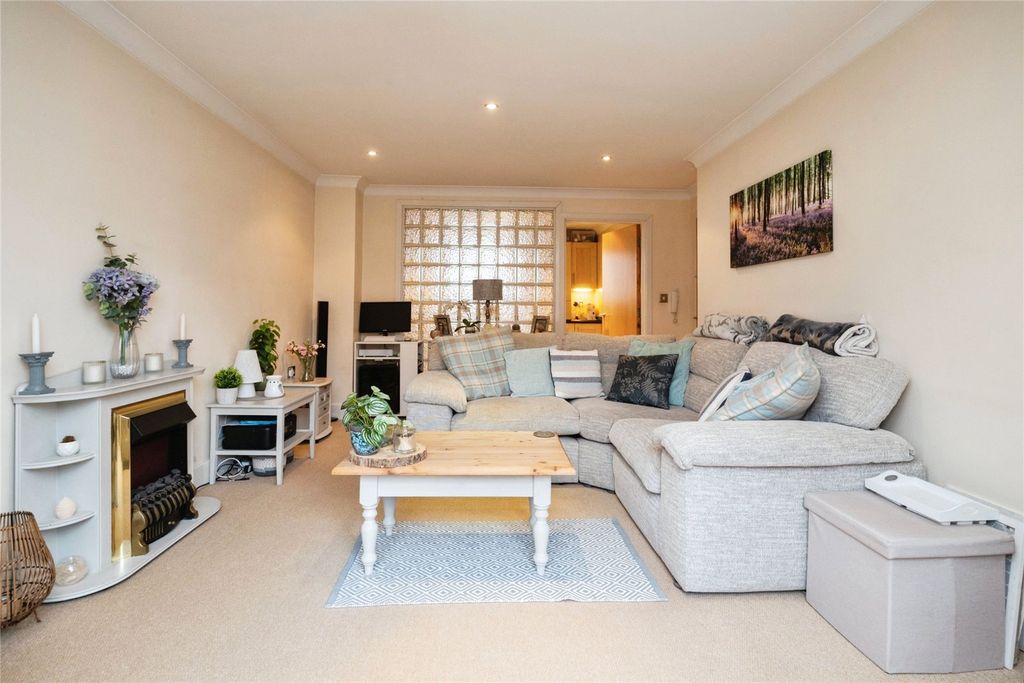 Property photo 2 of 17 Picture No. 12