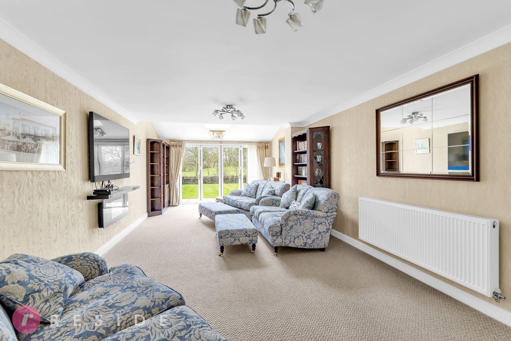 Property photo 3 of 27 Lounge