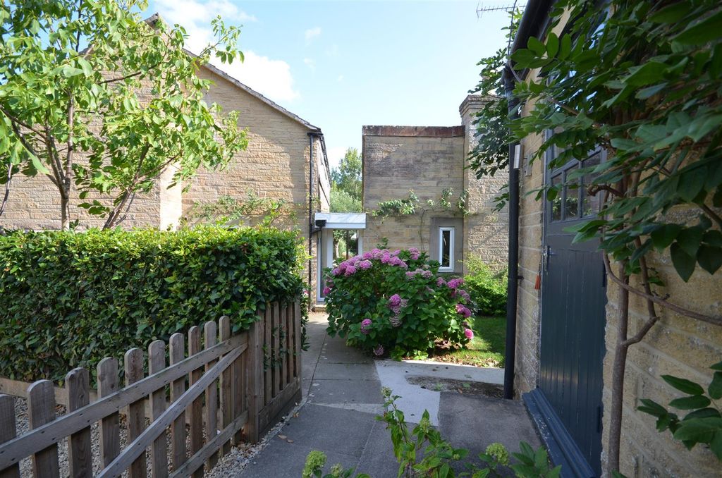 Property photo 1 of 12 Front