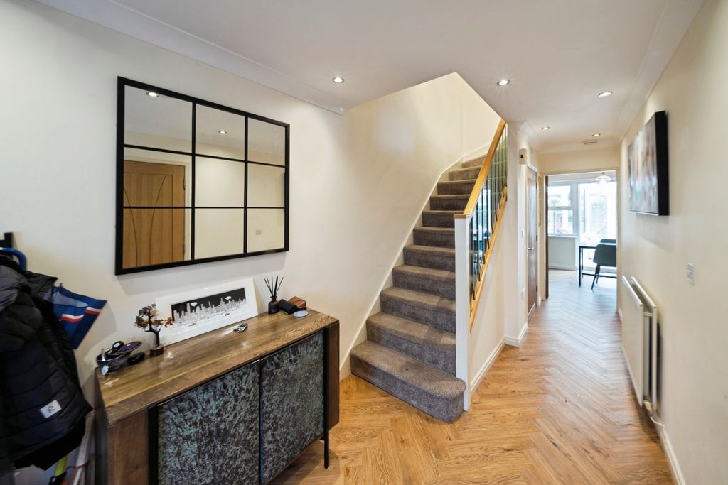 Property photo 2 of 22 Pbox-Img.Jpg
