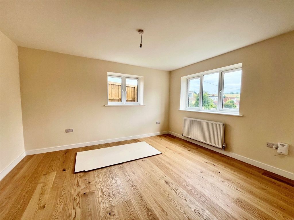 Property photo 2 of 12 Picture No. 02