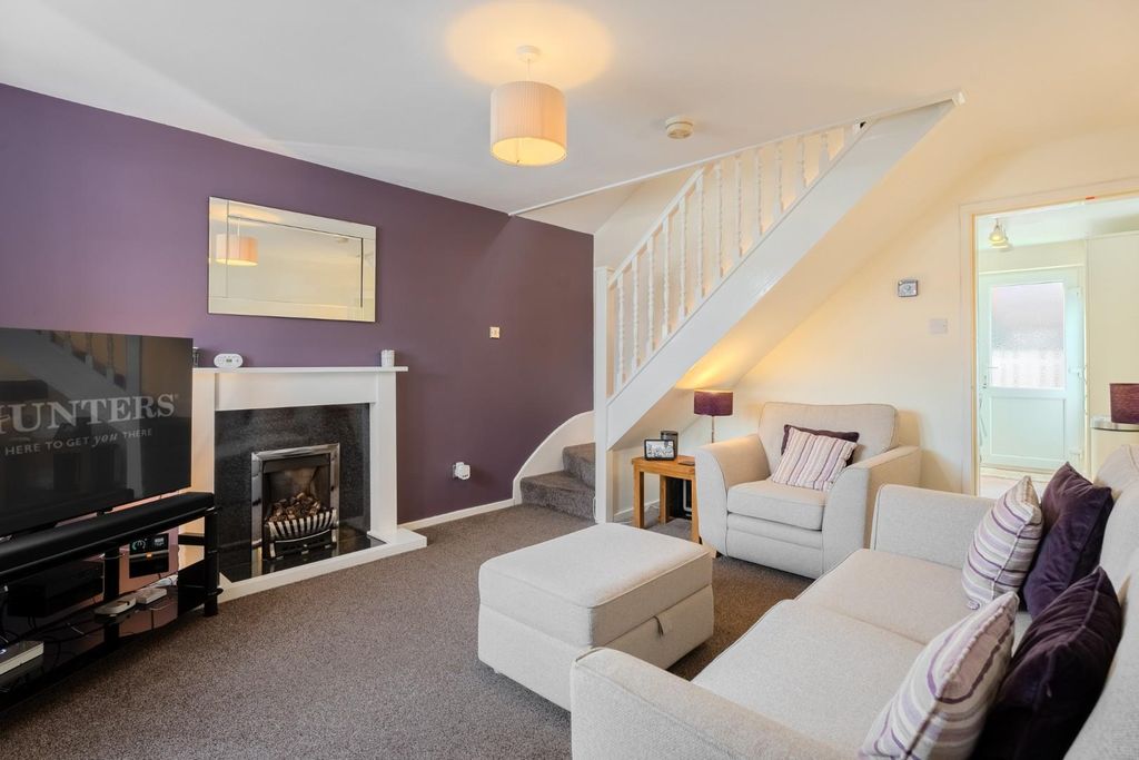 Property photo 2 of 13 Denbigh Close-9.Jpg