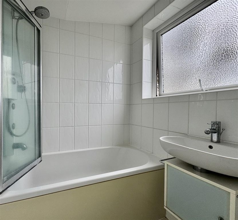 Property photo 3 of 8 10 Bathroom 1.Jpeg