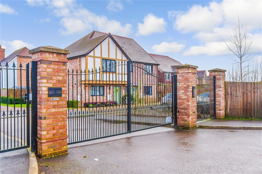 Property photo 2 of 12 External Feature