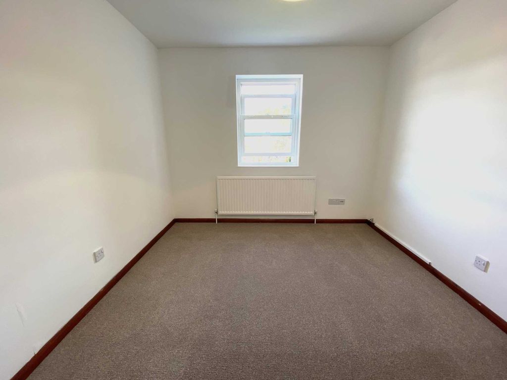 Property photo 2 of 8 Photo