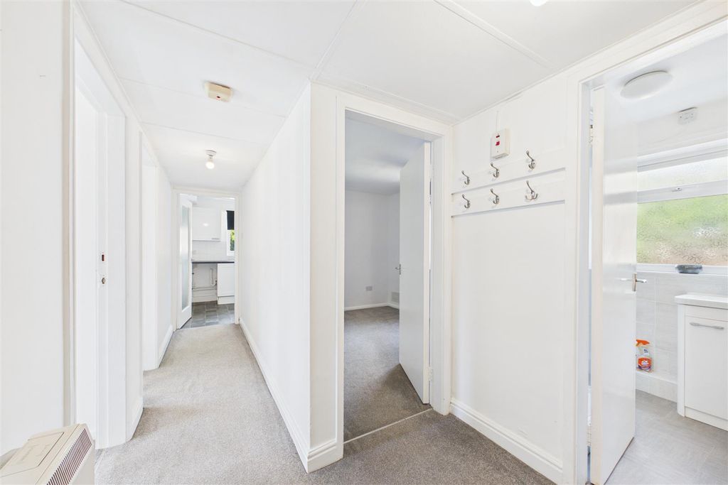 Property photo 3 of 9 Entrance Hall