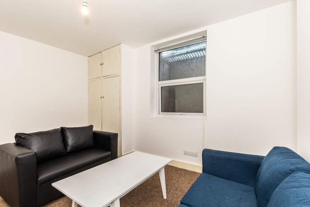 Property photo 3 of 13 St Mary Magdalen Street-16.Jpg