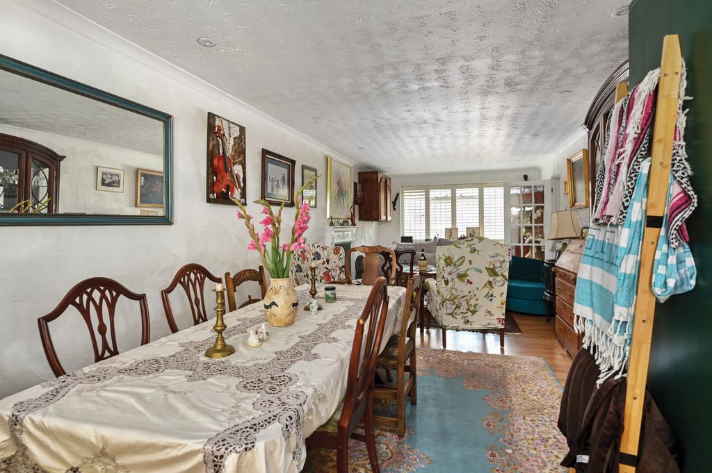 Property photo 3 of 15 7 Burne Jones Drive (16)