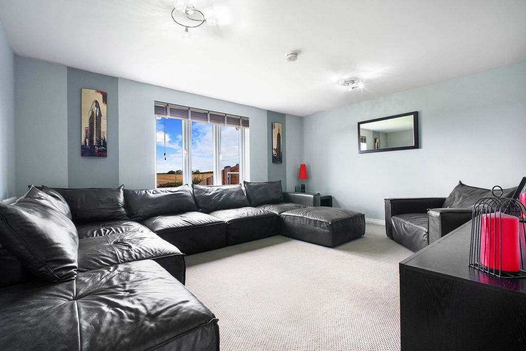 Property photo 3 of 23