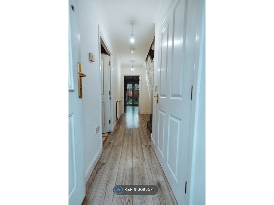 Property photo 3 of 14 Hall