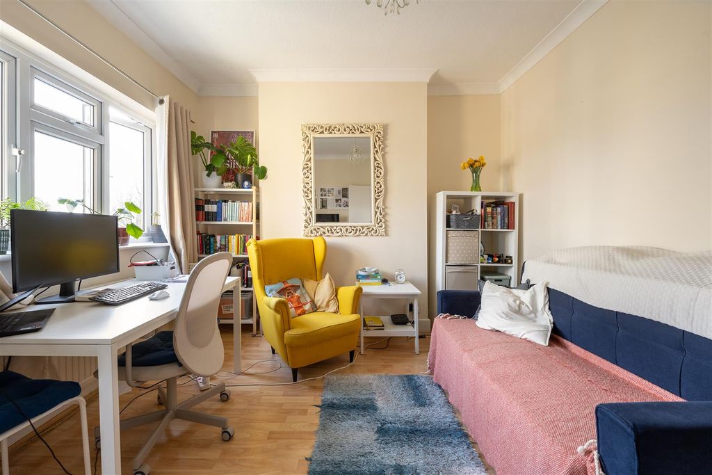 Property photo 2 of 10 Hermon Hill, E11