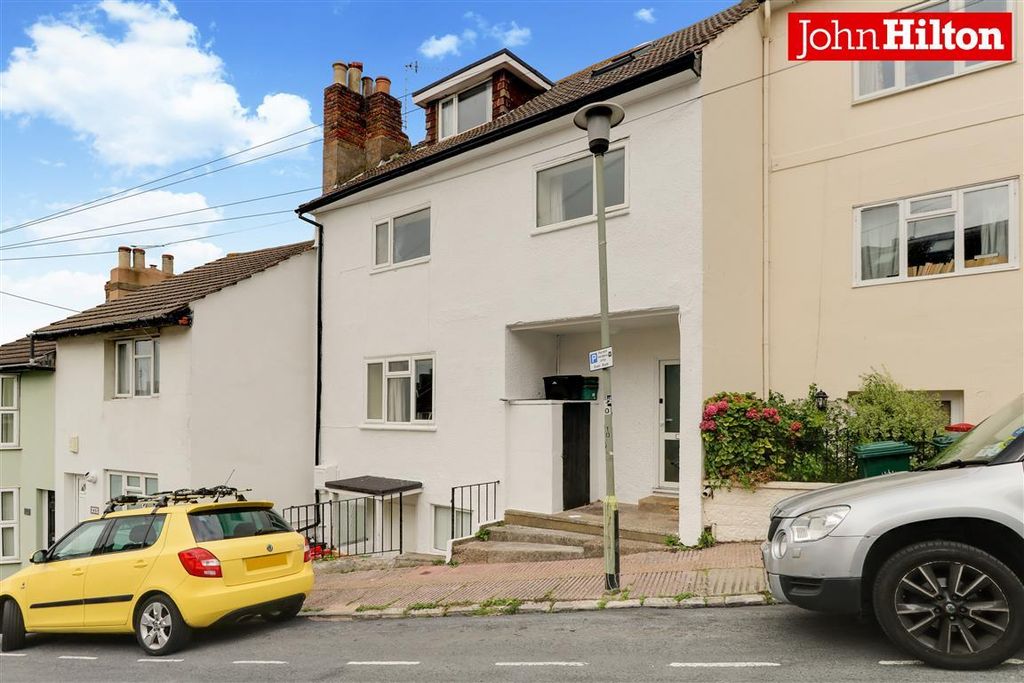 Property photo 1 of 18 1011. Front (2).Jpg