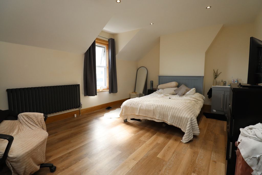 Property photo 3 of 8 Photo 9