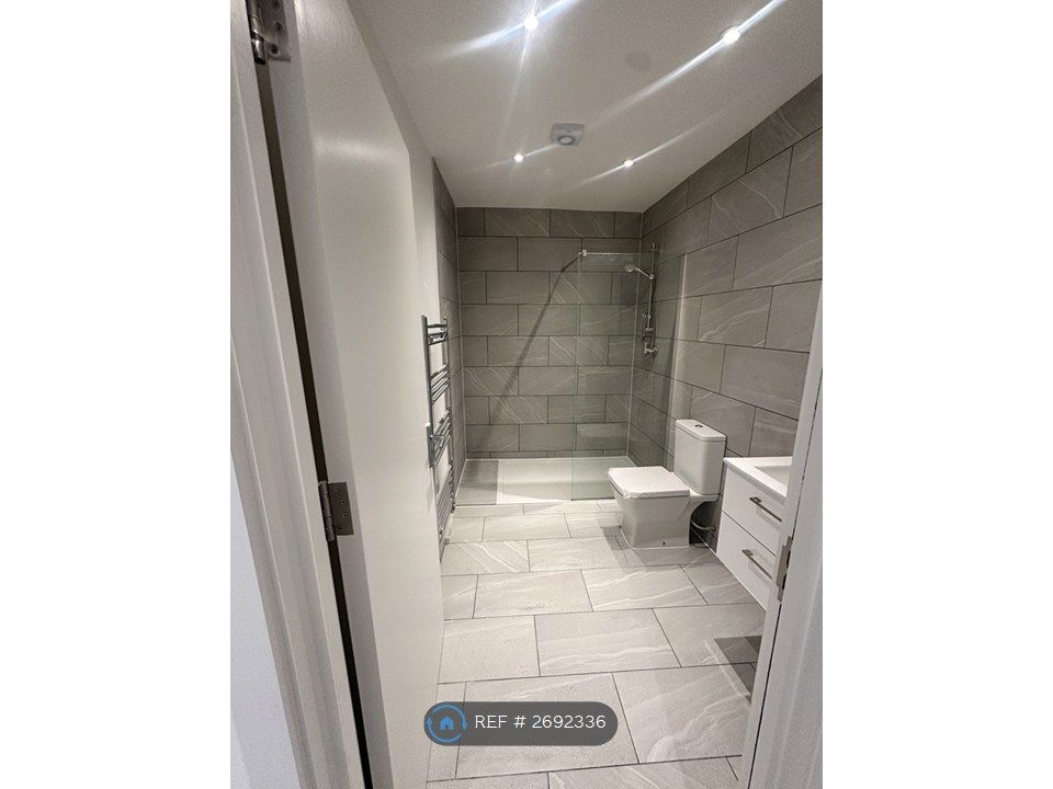 Property photo 3 of 13 Bathroom