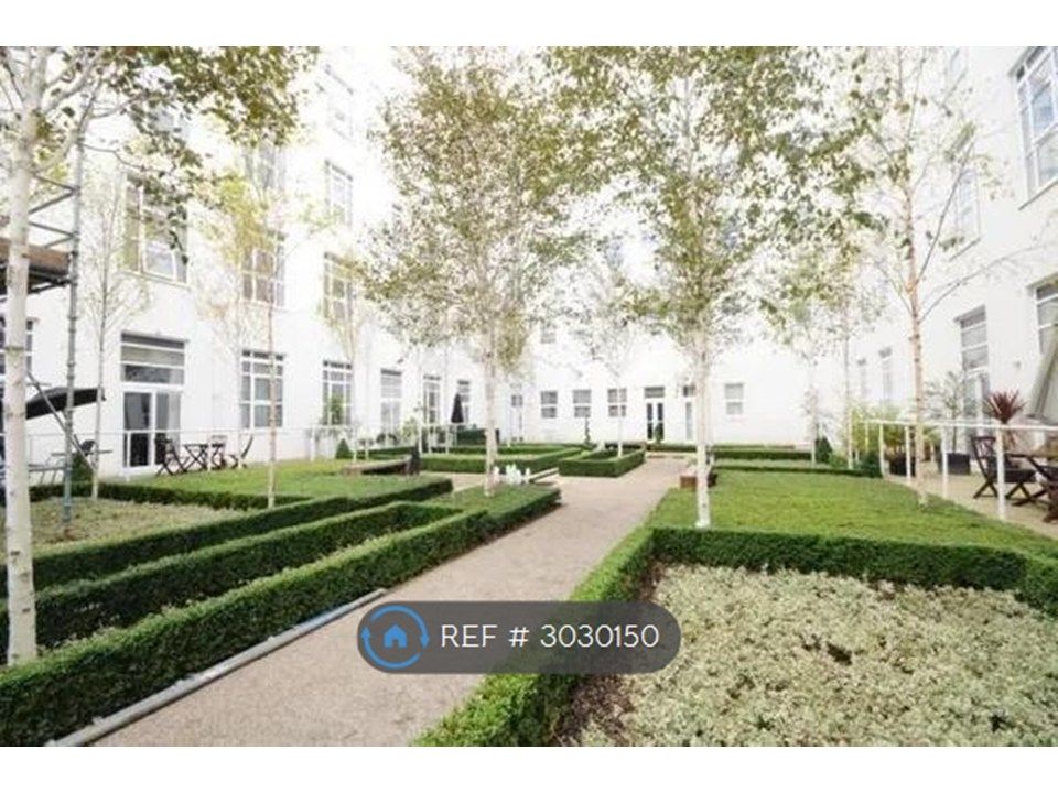 Property photo 2 of 13 Communal Gardens