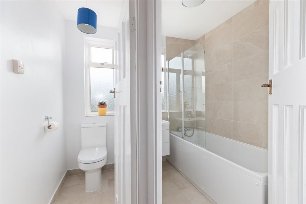 Property photo 3 of 12 Bathroom & Toilet