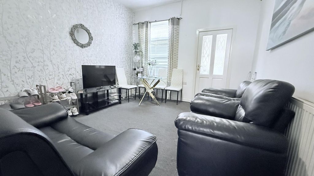 Property photo 3 of 14 Living Room