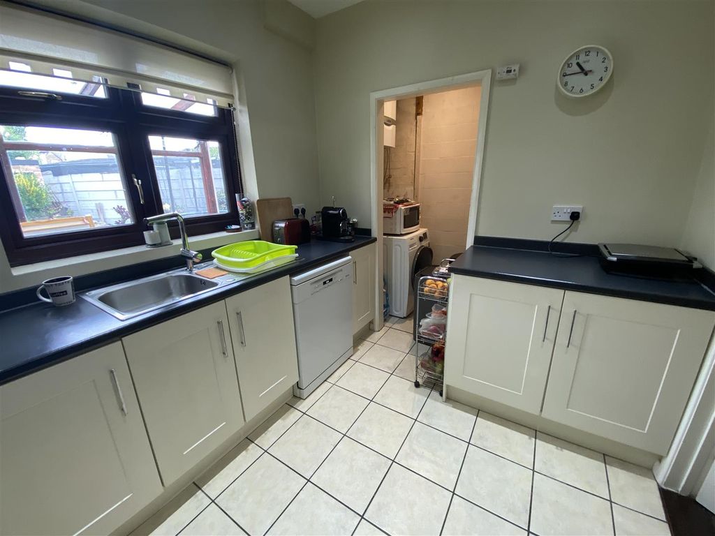 Additional image 10 of 4 bed semi-detached house for saleWood Lane, Dagenham RM8