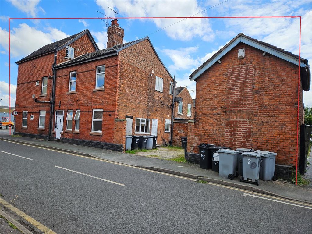 Property photo 2 of 12