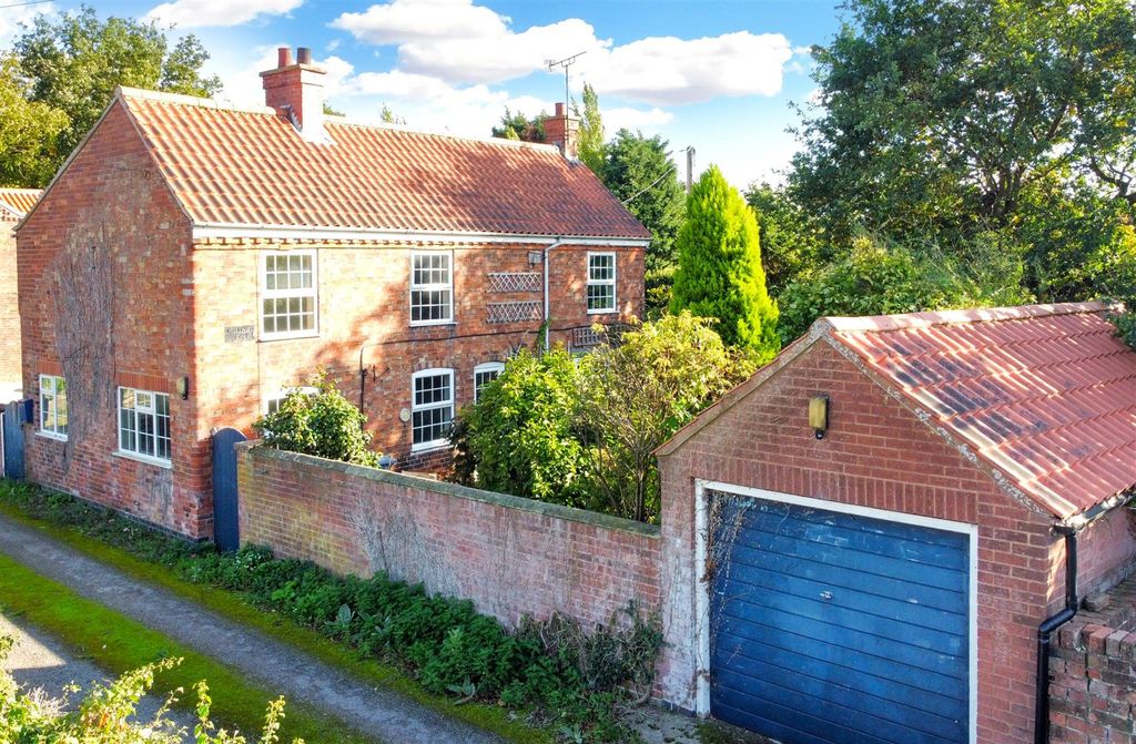 Property photo 1 of 20 Elevated Front Aspect 026