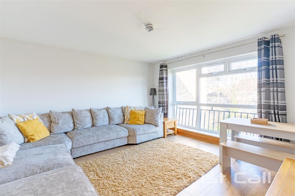 Property photo 2 of 12 Lounge