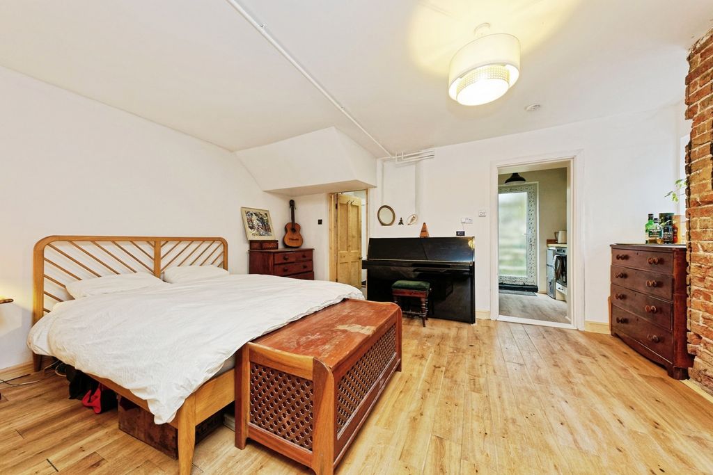 Property photo 3 of 19 Pbox-Img.Jpg