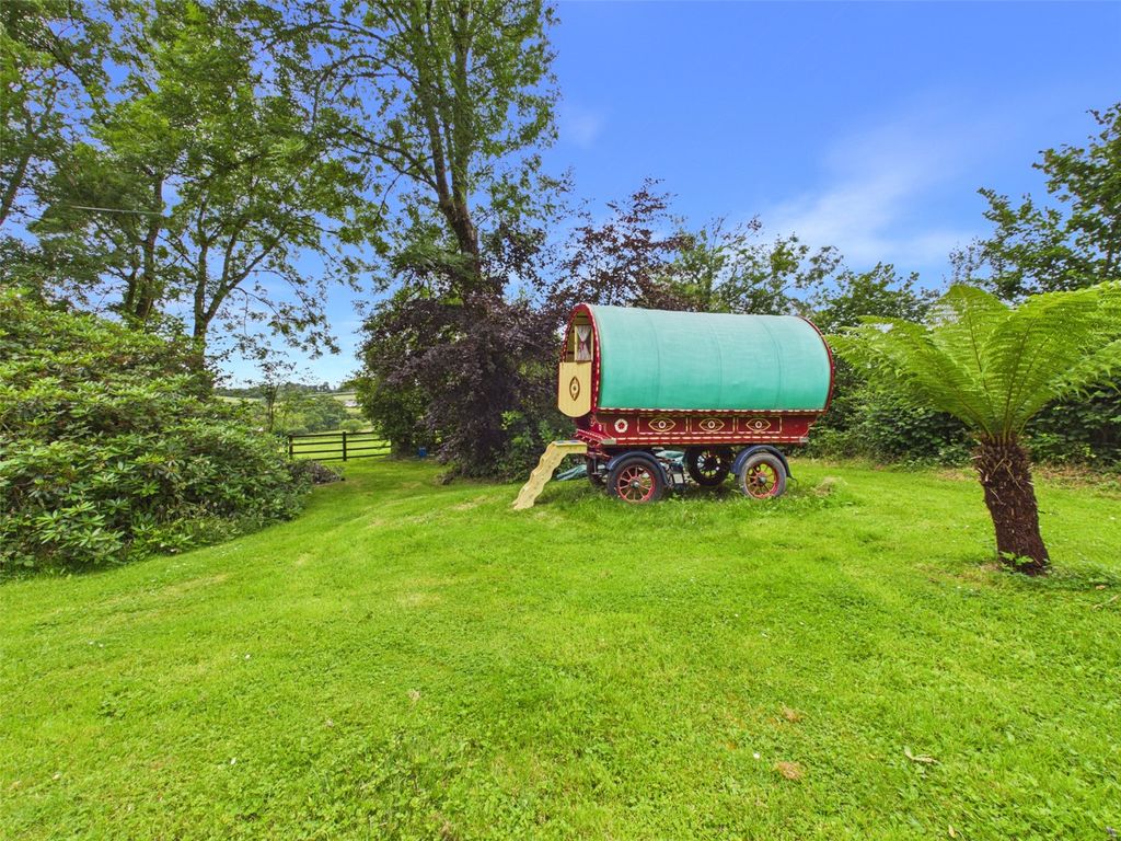 Property photo 2 of 32 Picture No. 29