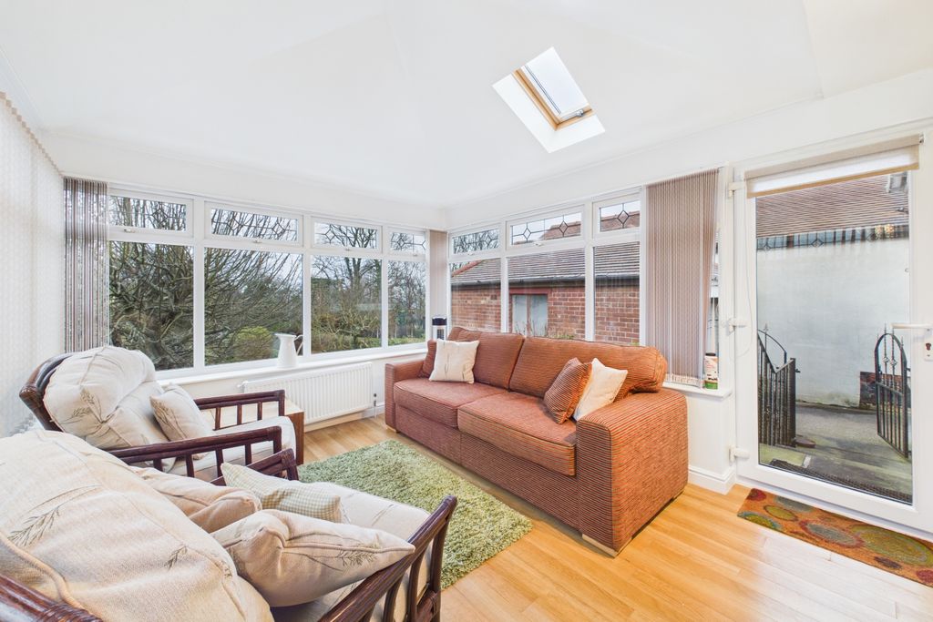 Property photo 2 of 21 Conservatory