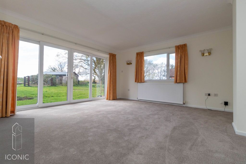 Property photo 3 of 17 Photo 4