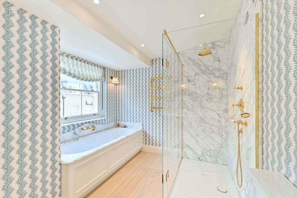 Property photo 1 of 11 Principal En Suite