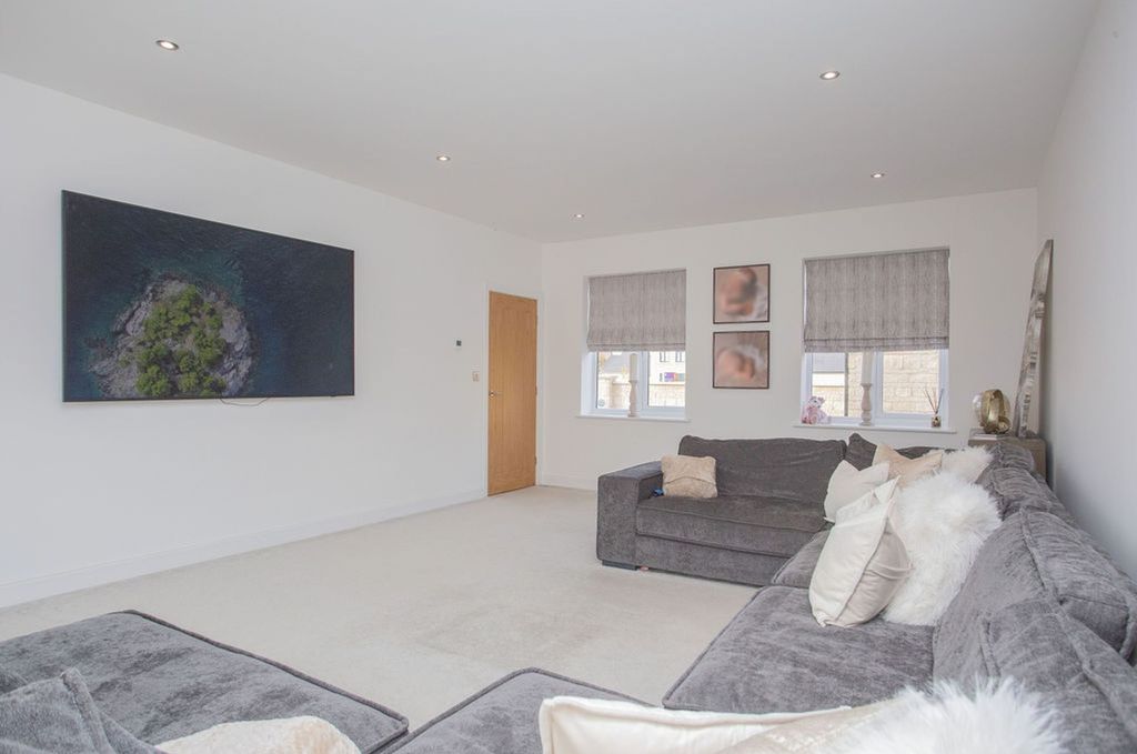 Property photo 3 of 38