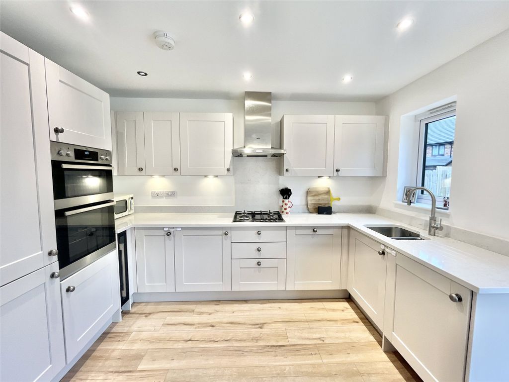 Property photo 2 of 28 Kitchen