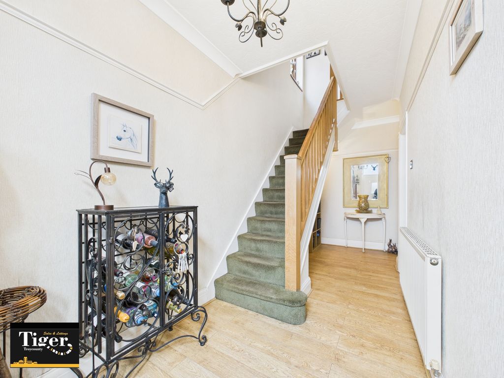 Property photo 2 of 25 Cam03440G0-Pr0428-Still011