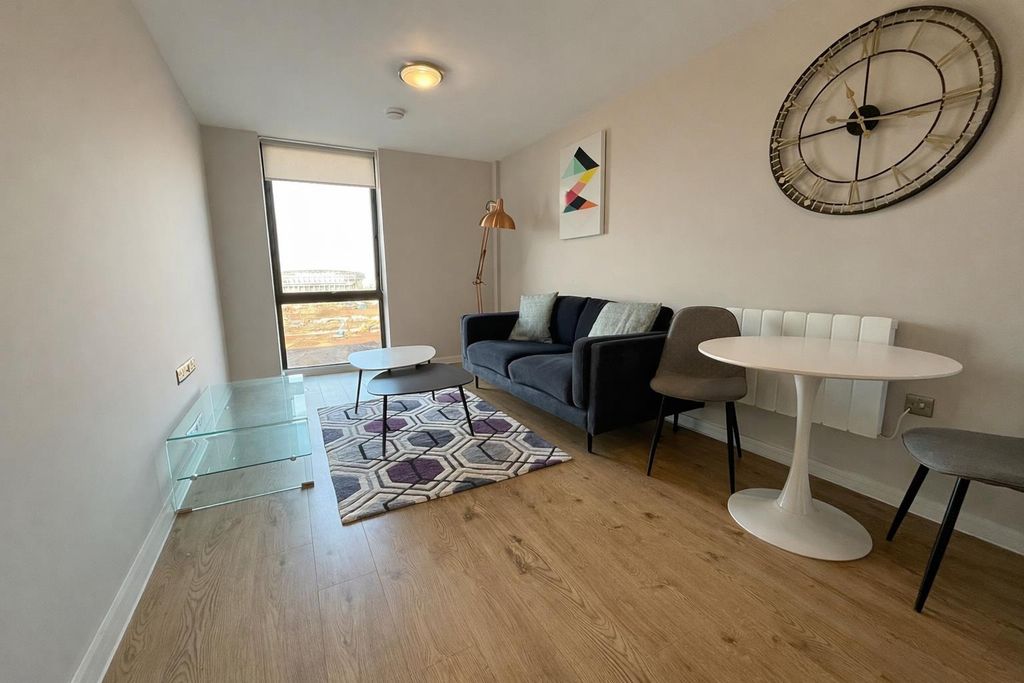 Property photo 3 of 6 Lounge