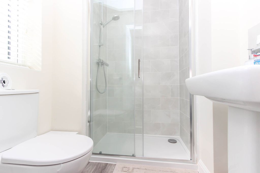 Property photo 3 of 10 Ensuite Shower Room