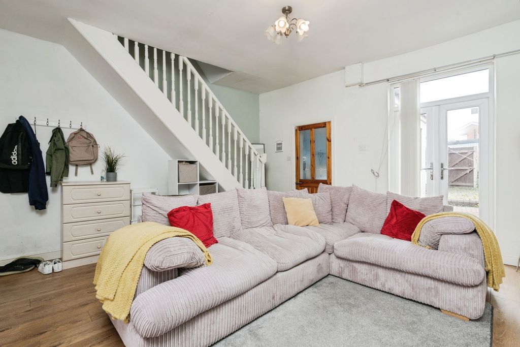 Property photo 3 of 17 Photo