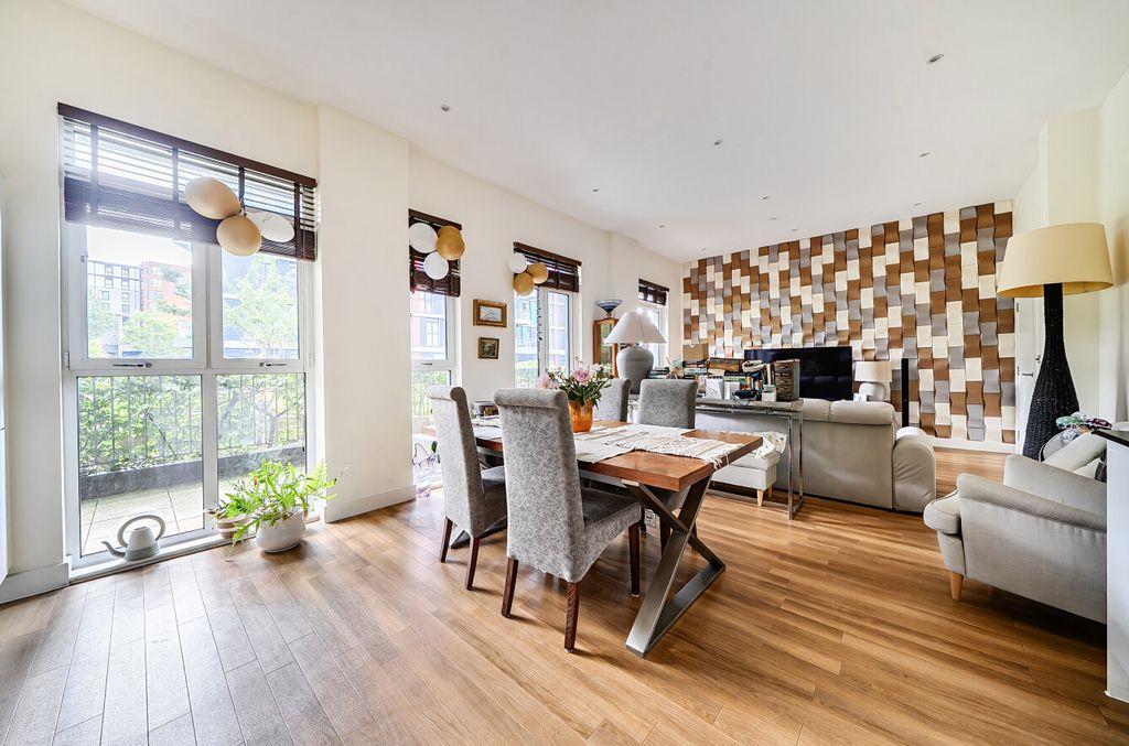 Property photo 2 of 18 1469343-10-6A298E...