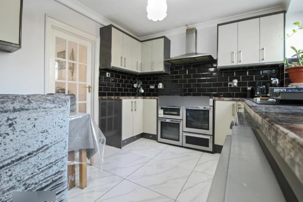 Property photo 3 of 9 Photo 2