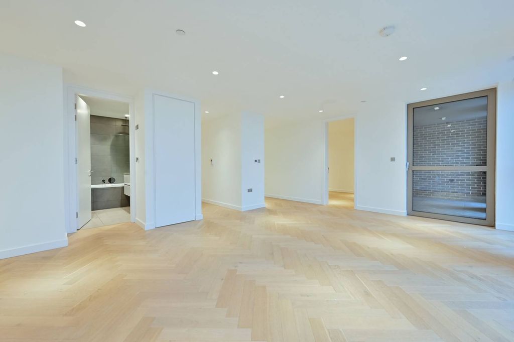 Property photo 3 of 27