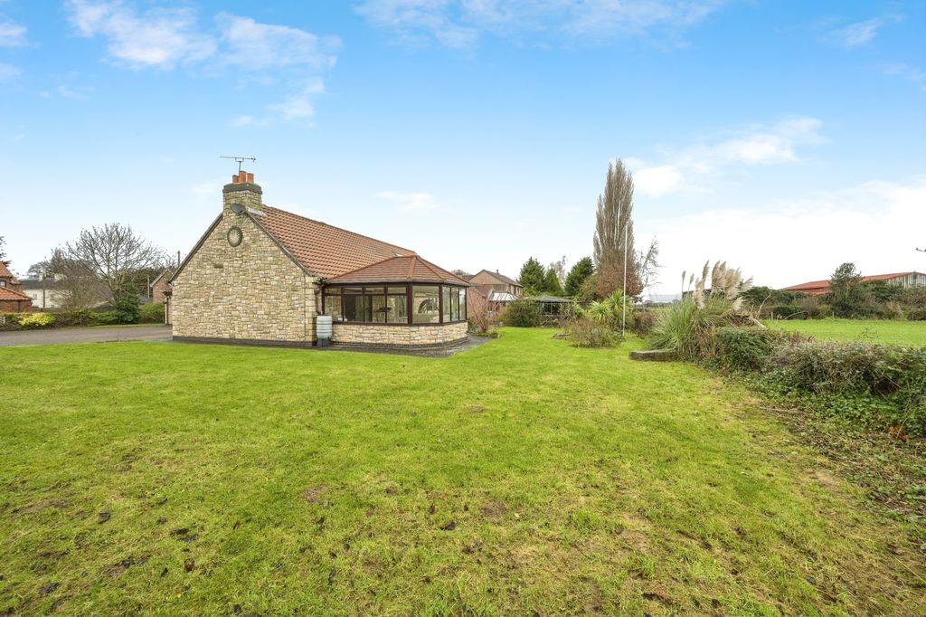 Property photo 1 of 15 Outside