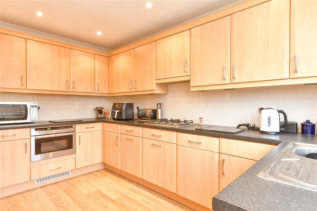 Property photo 1 of 10 Kitchen