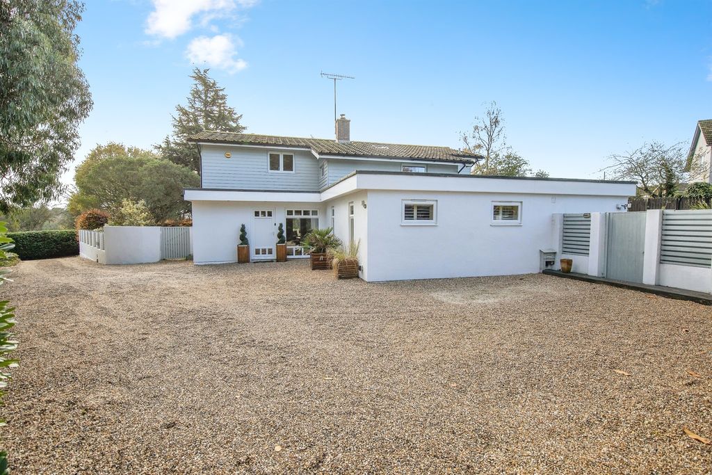 Property photo 2 of 33