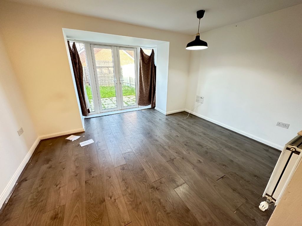 Property photo 3 of 14 4688402